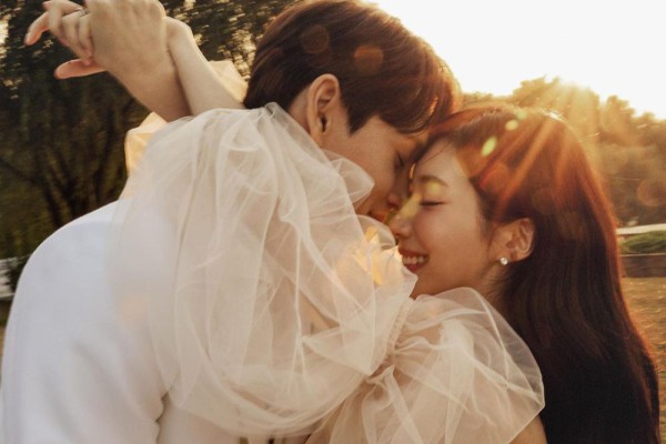 About to get married, 7 pre-wedding portraits of Chae Seo Jin and her lover