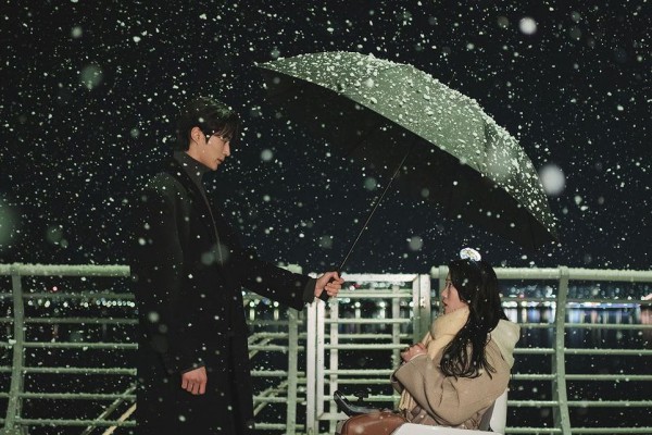 5 Facts About the Iconic Umbrella and Bridge Scenes in “Lovely Runner”