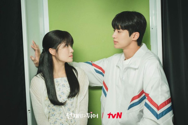 5 Key Moments from “Lovely Runner” Episodes 1 and 2: A Time-Travel Romance!