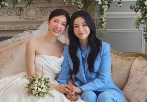 7 Photos Of Kim Ok Vin Supporting Her Younger Sister, Chae Seo Jin, On Her Wedding Day