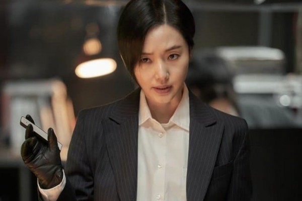 7 Strengths Of Choi Jun Kyung As Team Leader In “Parasyte: The Grey”