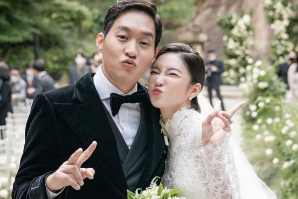Announcing Pregnancy: 7 Special Moments Of Kim Yoon Ji And Her Husband