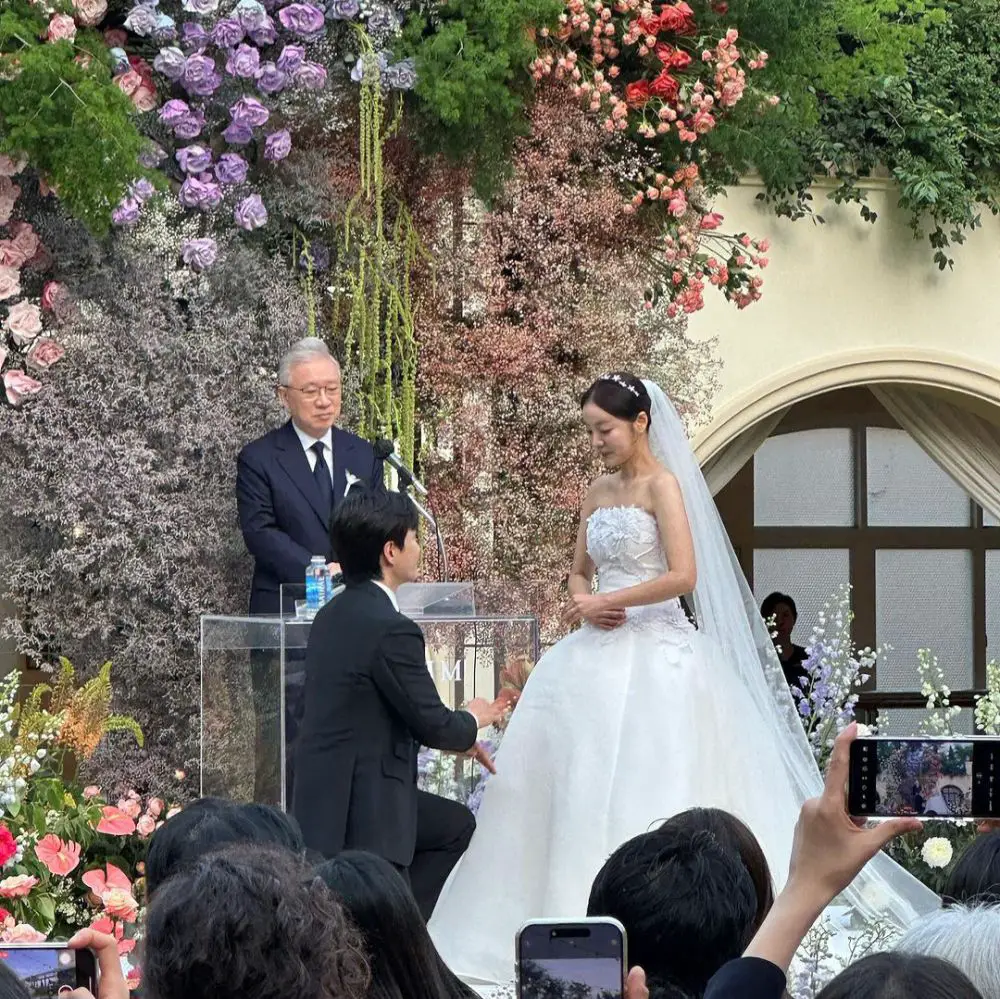 Wedding Moment Of Comedian Kim Ki Lee And Actress Moon Ji In