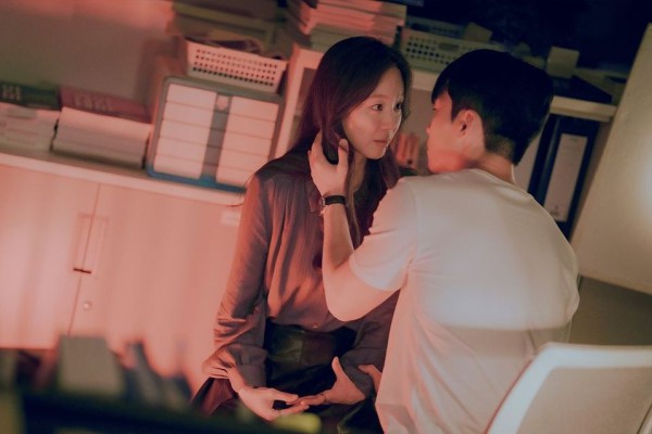Jung Ryeo Won On Awkward Kissing Scene With Wi Ha Joon