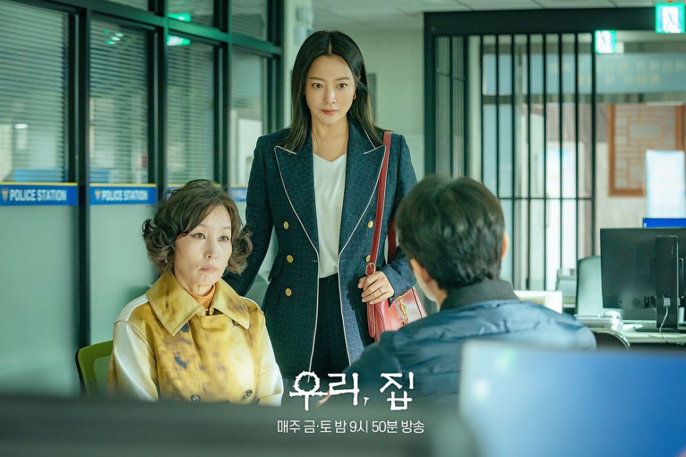 Hong Sa Gang (Lee Hye Young) And No Yeong Won (Kim Hee Seon) In The Drama Bitter Sweet Hell