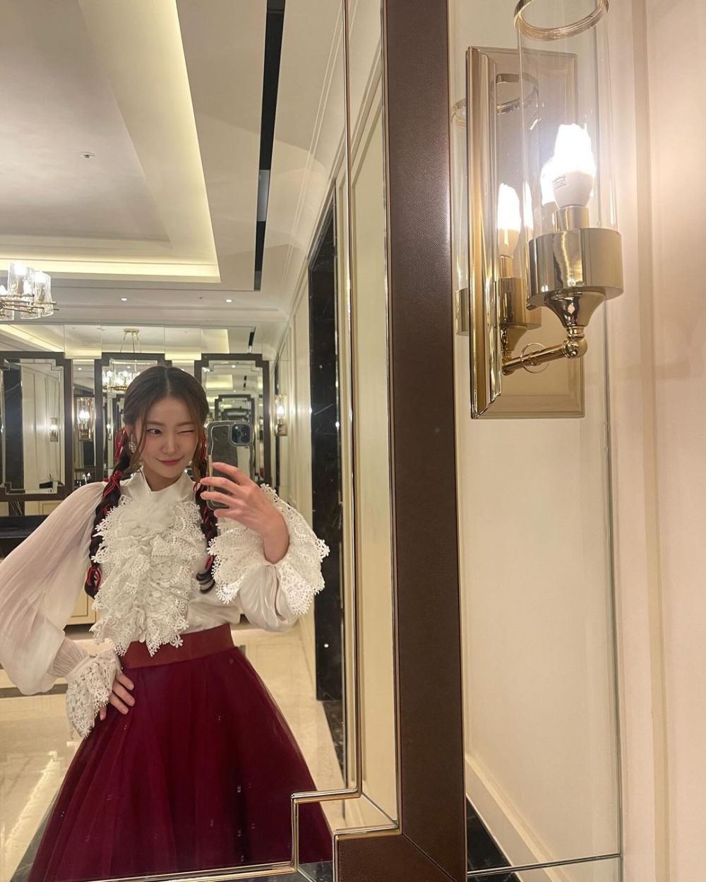 Song Ji Woo Taking A Mirror Selfie
