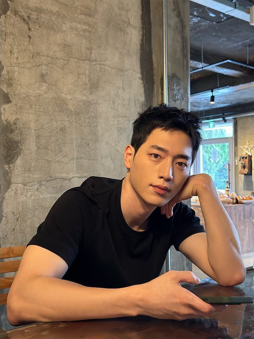 Seo Kang Joon's latest portrait after military service