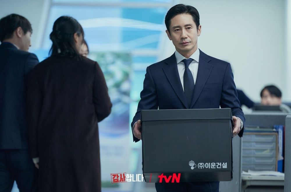 Shin Ha Kyun in The Auditors