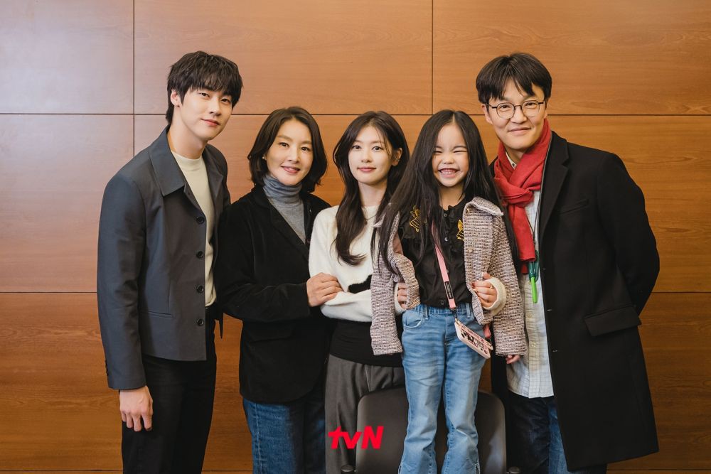 Script reading for Korean drama Love Next Door (Instagram.com/tvn_drama)