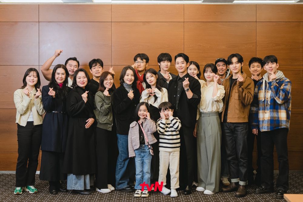 Script reading for Korean drama Love Next Door (Instagram.com/tvn_drama)