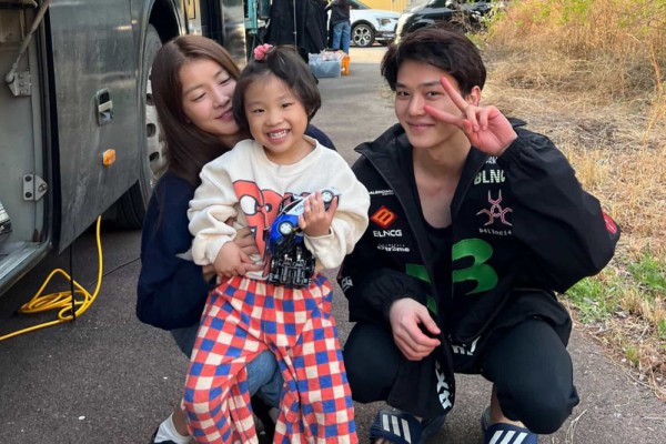 7 Heartwarming Moments Lee Si Young Took Her Son to the Sweet Home 3 Filming Location