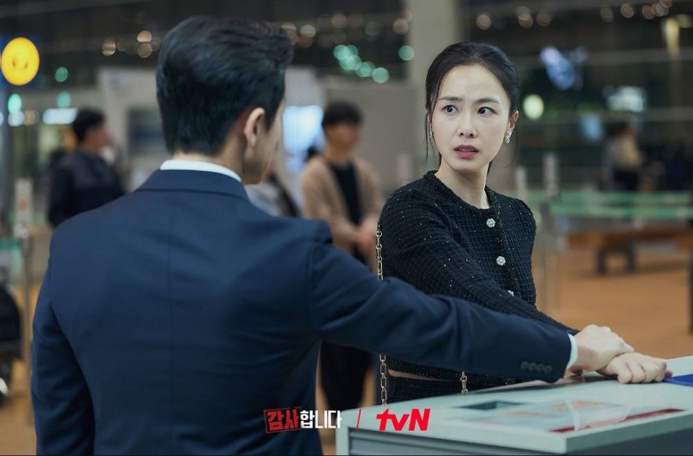 Shin Ha Kyun and Hong Soo Hyun in The Auditors