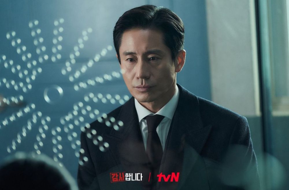 Shin Ha Kyun in The Auditors