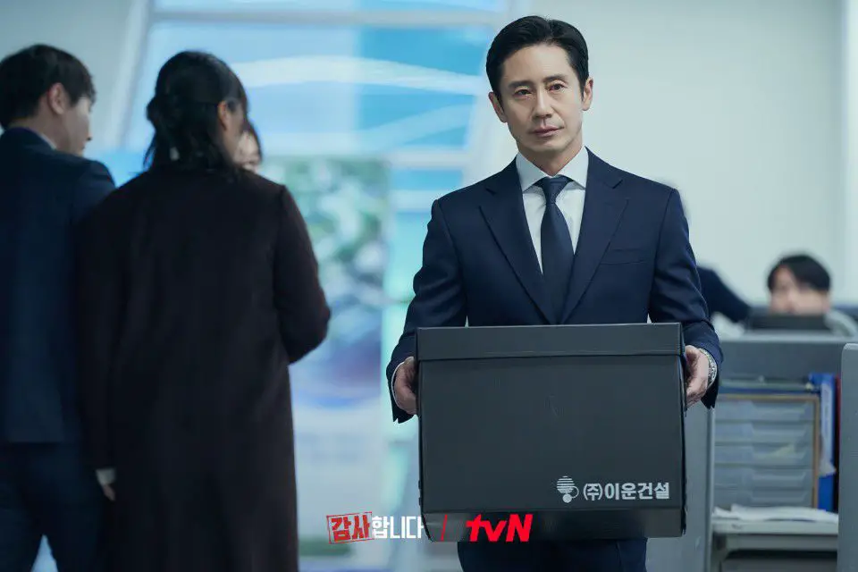 Shin Cha Il (Shin Ha Kyun) In The Korean Drama The Auditors