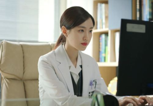 The Workaholic Life of Kyung Joo Yeon in Bad Memory Eraser