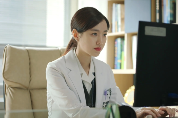 The Workaholic Life of Kyung Joo Yeon in Bad Memory Eraser