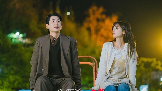 Jung Hae In and Jung So Min Shine in ‘Love Next Door’ Premiere