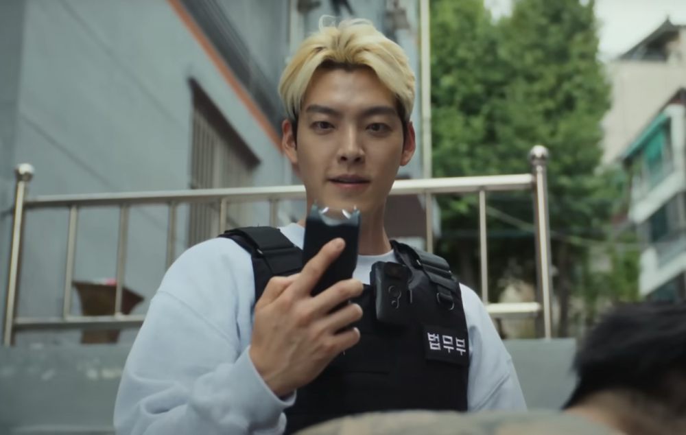 Kim Woo Bin in Officer Black Belt teaser (doc. Netflix/Officer Black Belt)