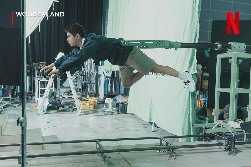 Park Bo Gum floating scene