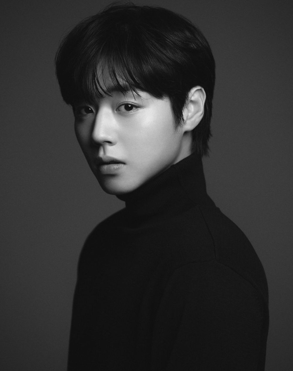 Park Ji Hoon Officially Joins YY Entertainment, Will He Focus on Acting?