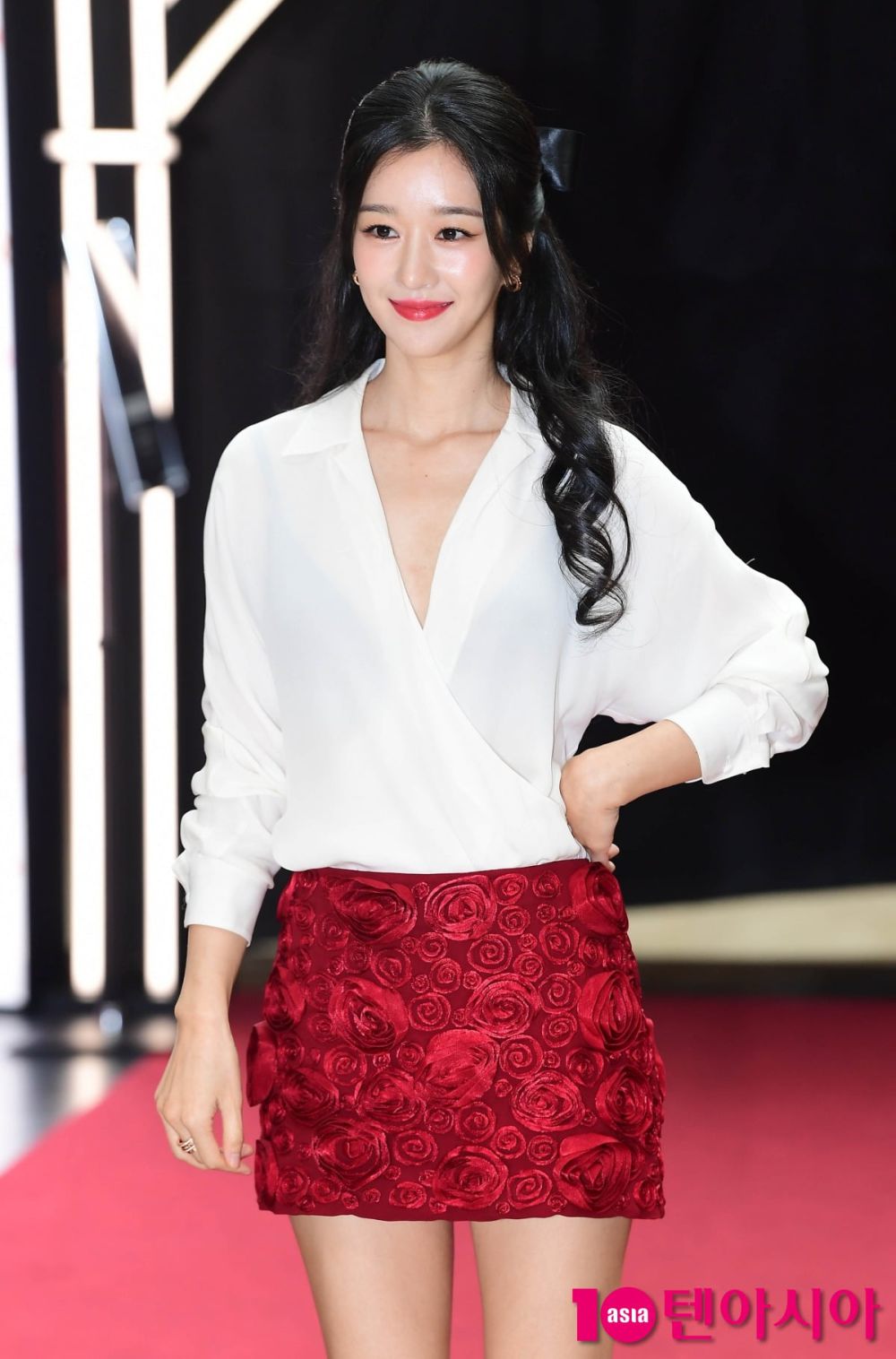 Seo Ye Ji receiving praise for her charming appearance